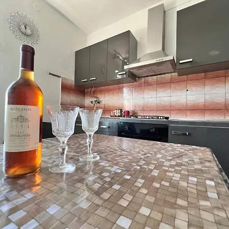 Nikolina Appartement *