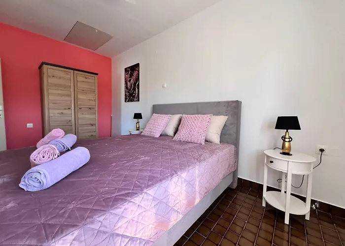 Nikolina Apartment
